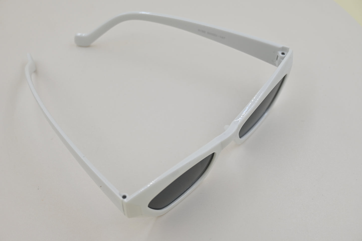 Lentes mariposa en blanco