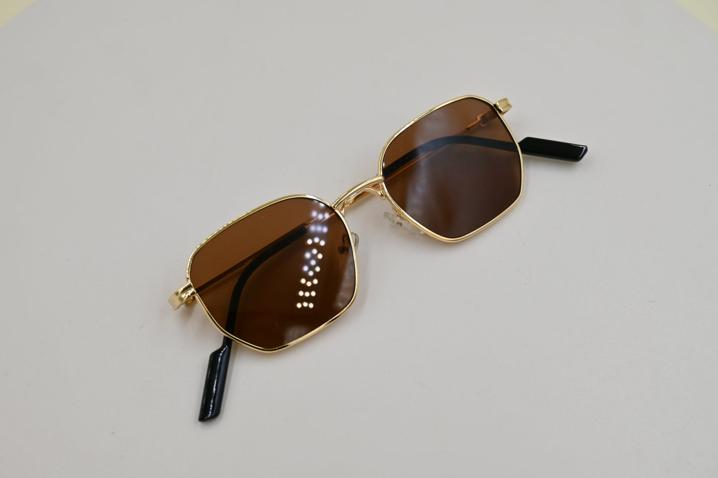 Lentes hexagonal en café