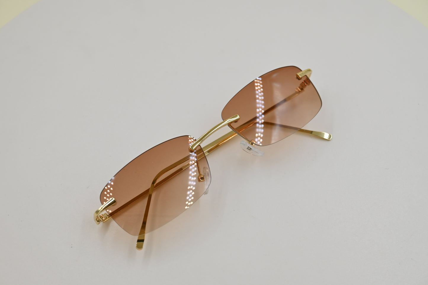 Lentes retro en café