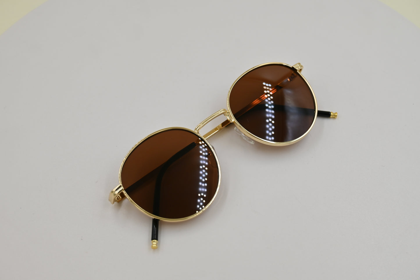 Lentes redondos en café