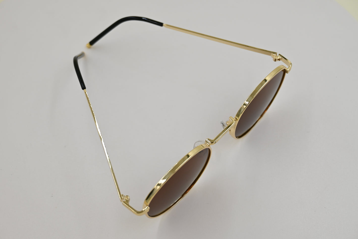 Lentes redondos en café